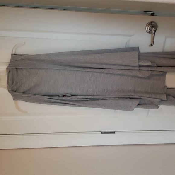 Ladie's sleeveless vest/wrap - Picture 3 of 5